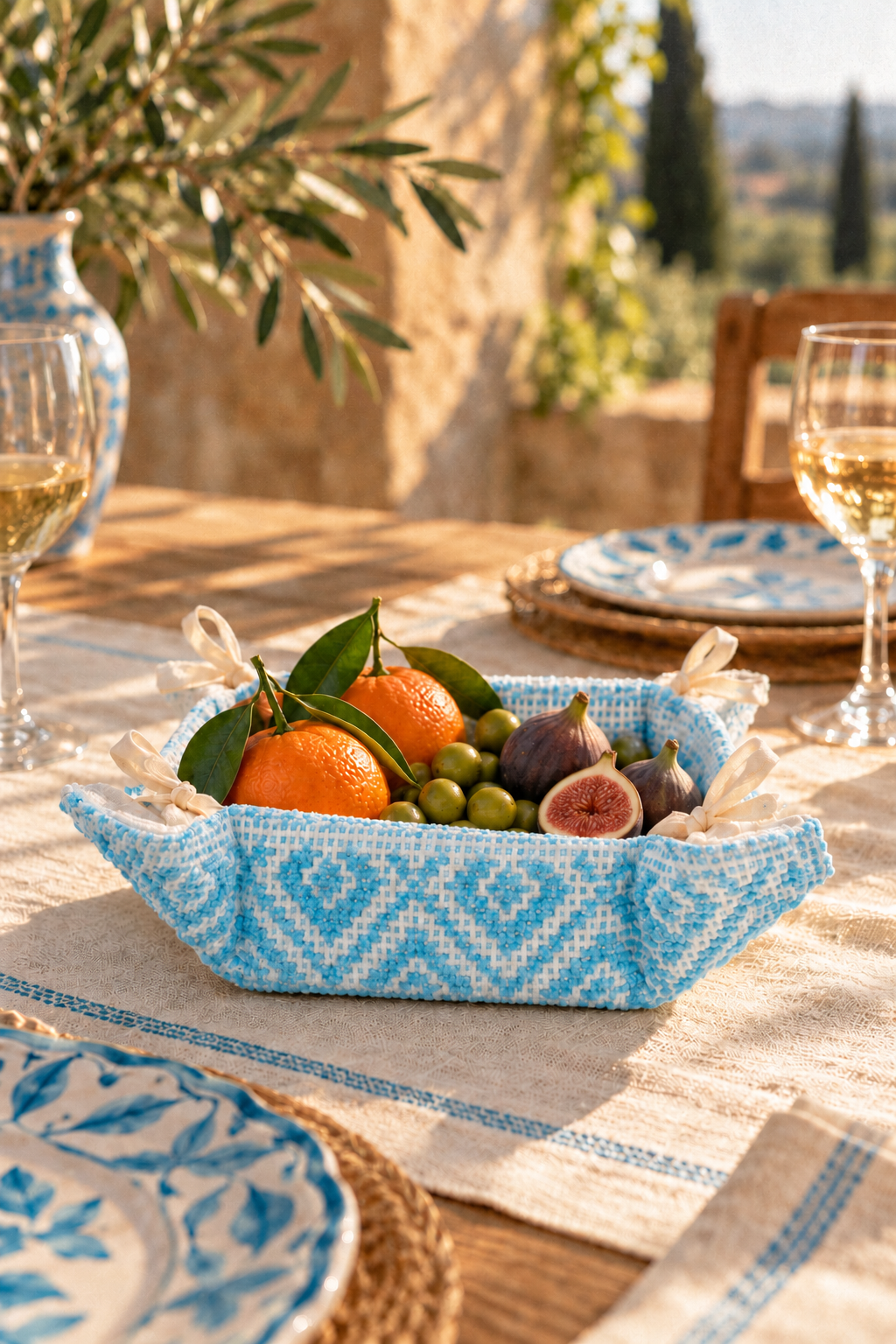 CESTINO Turquoise with oranges, figs and olives on a Mediterranean table