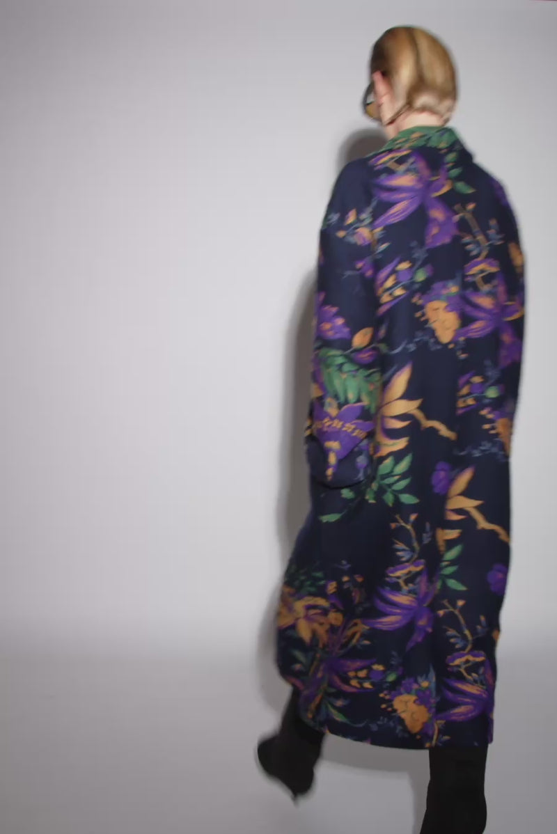 IBIS coat — e-commerce video